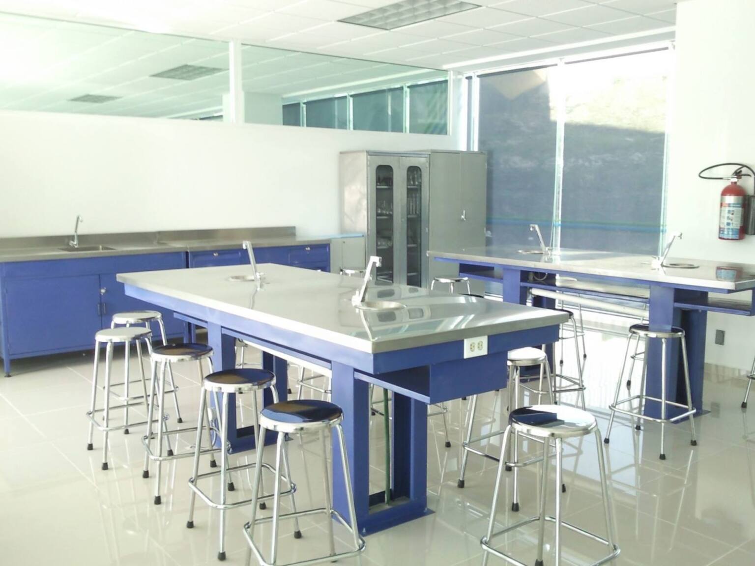 Mesa Laboratorio Amaro & King, Proveedor de Equipo para Laboratorios