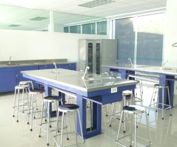 MESA CENTRAL 2.40x1.00x.90m ACERO INOXIDABLE ESCOLAR